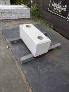 特注基礎ブロック700×300×H300　ダブル穴Φ100